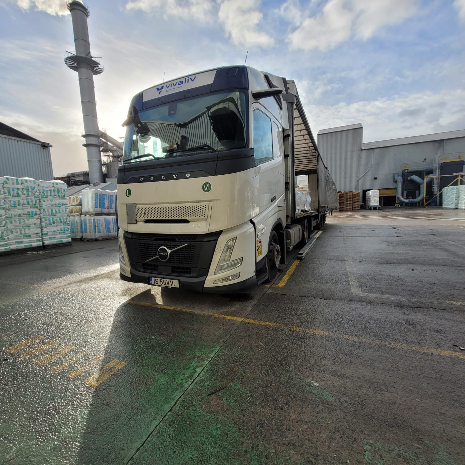Camion Vivaliv GO pe traseu de transport internațional
