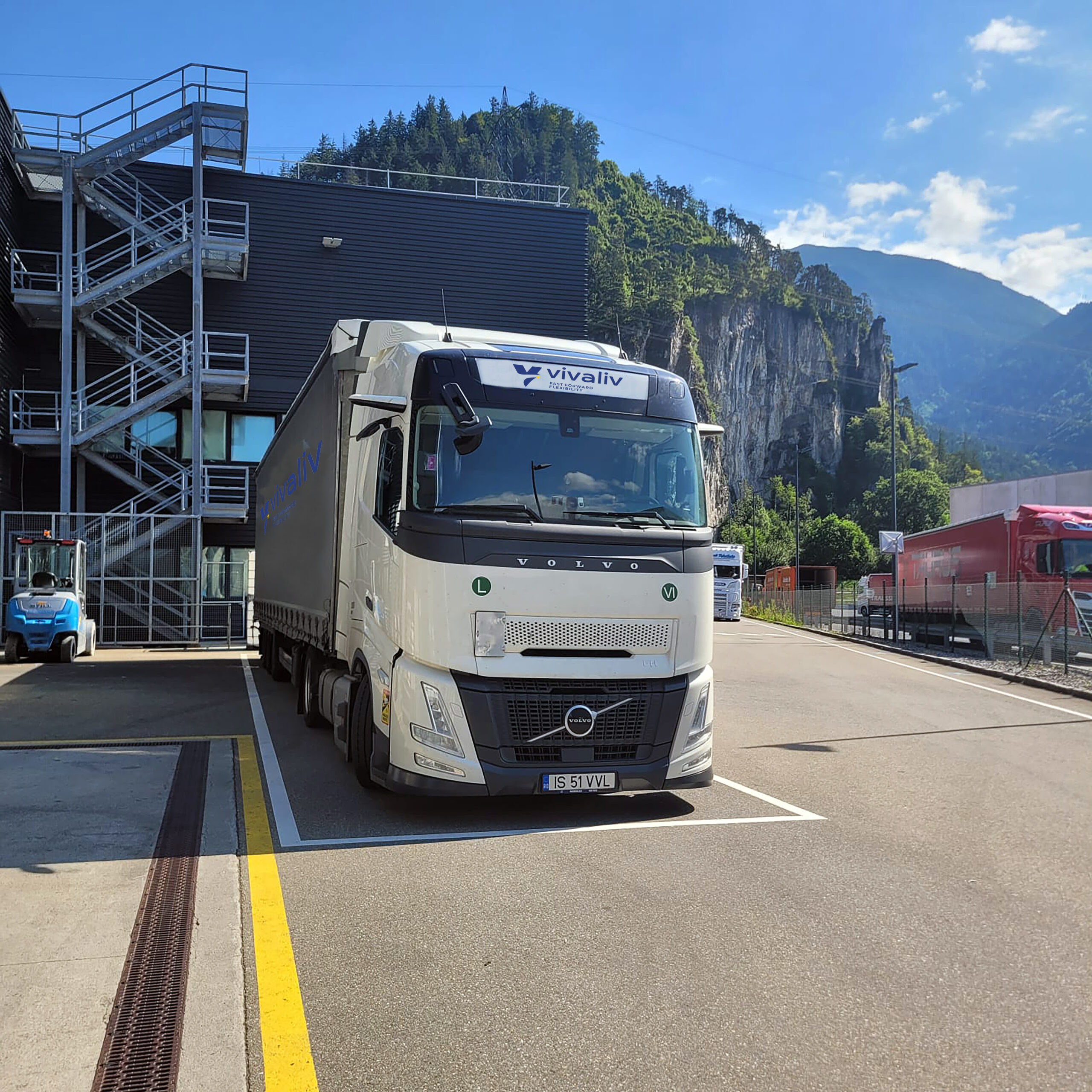 Camion Vivaliv GO pe rută internațională de transport marfă